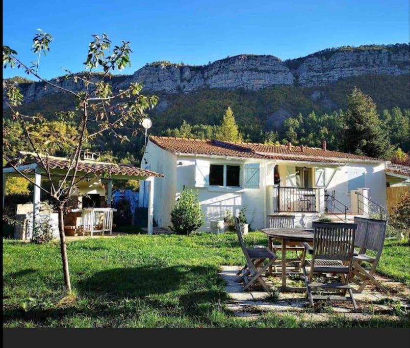 La Maison Des Pins Saint-Julien-du-Verdon Exterior photo